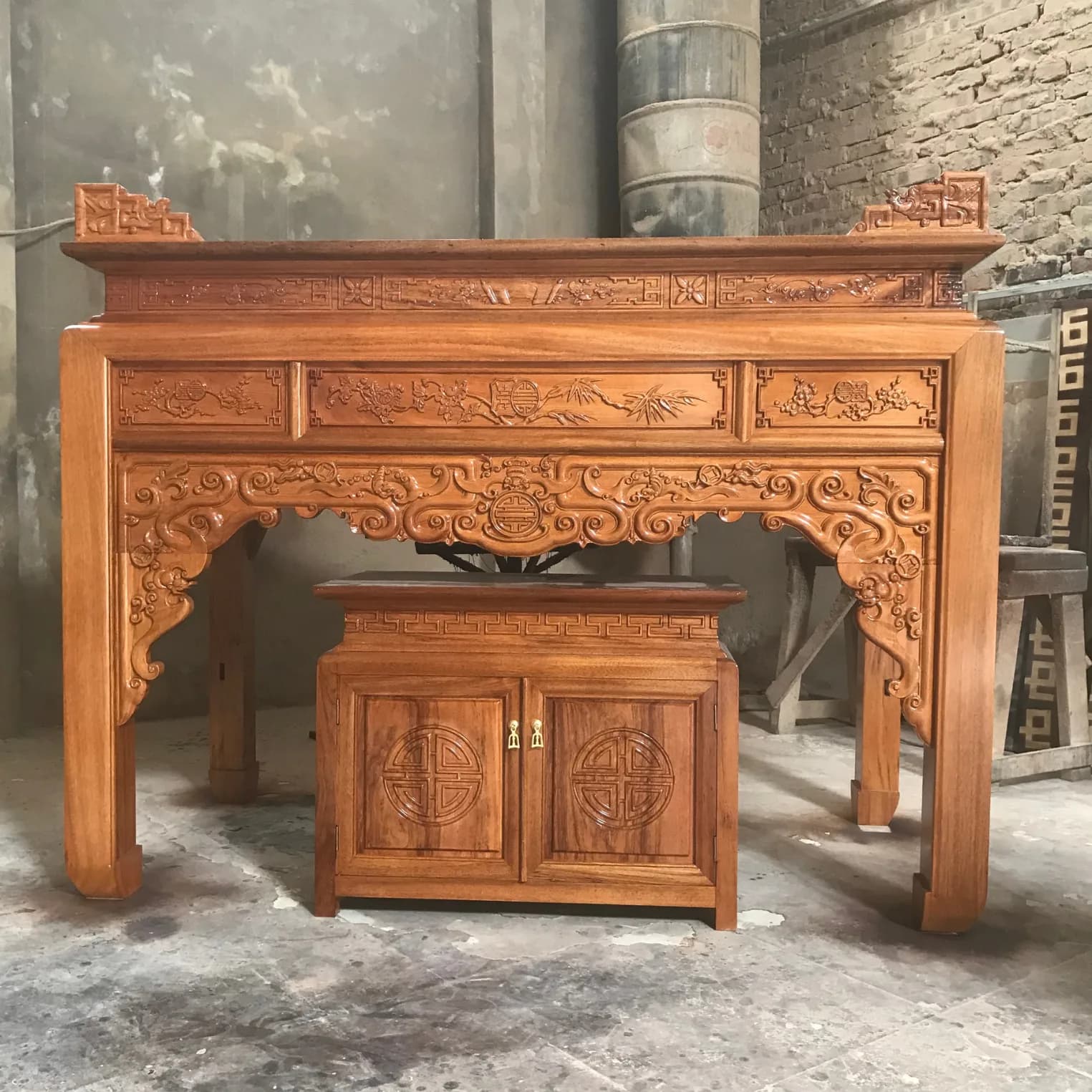 Bàn thờ đứng gỗ gụ nam phi — ảnh 1/2