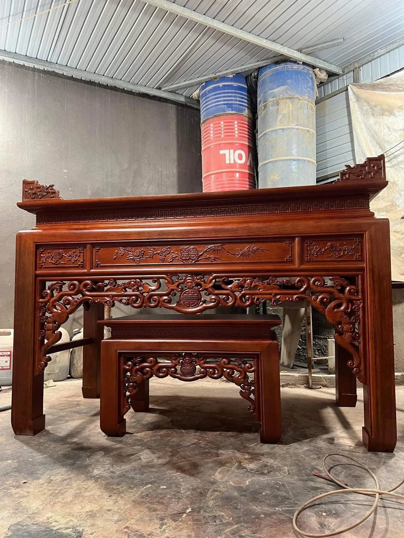 Bàn thờ đứng gỗ gụ