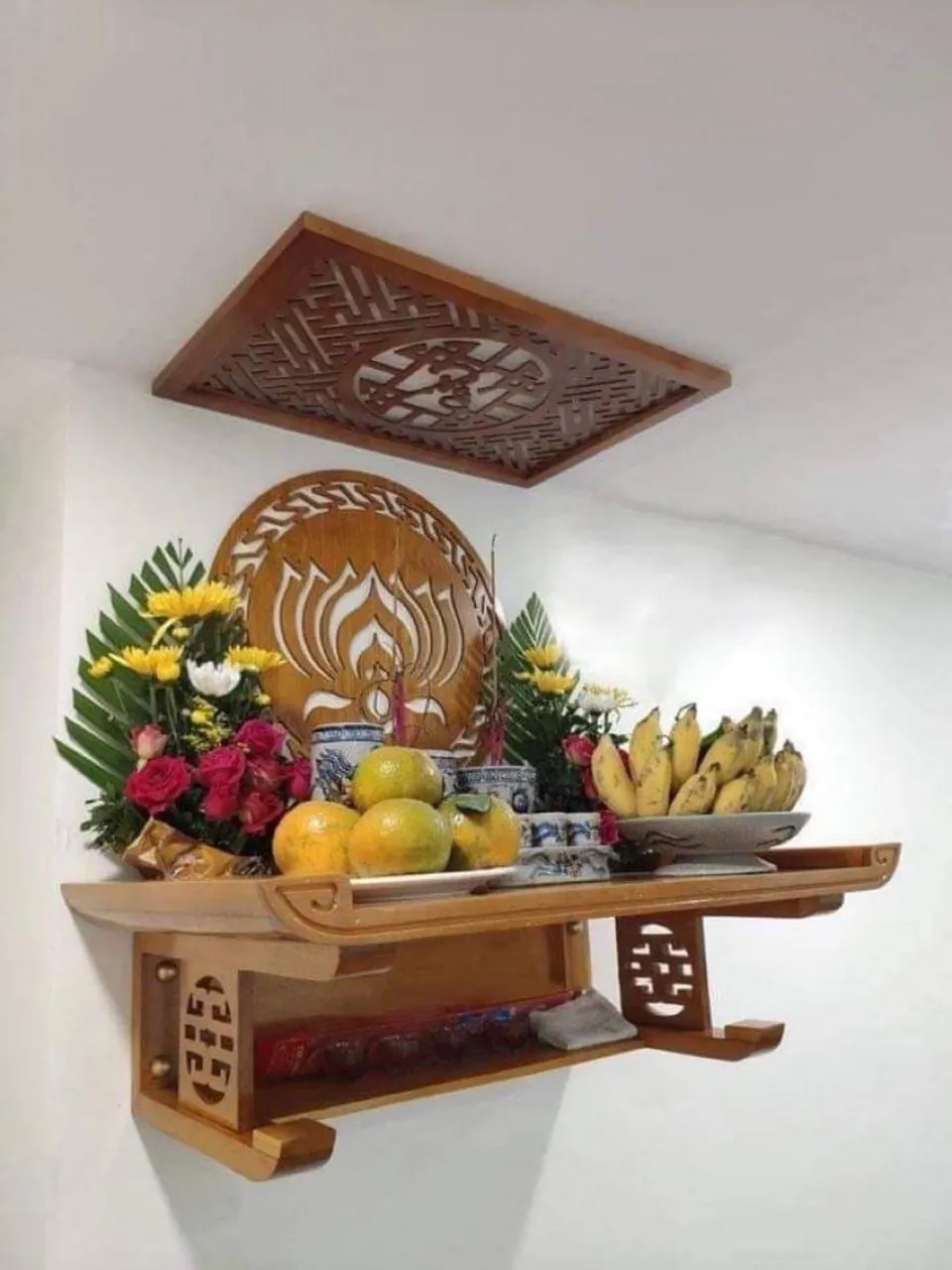 Bàn thờ treo tường